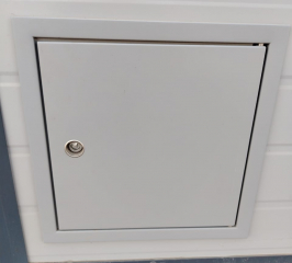 Люк утепленный для фасада