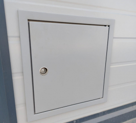 Люк утепленный для фасада