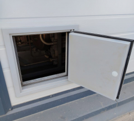 Люк утепленный для фасада