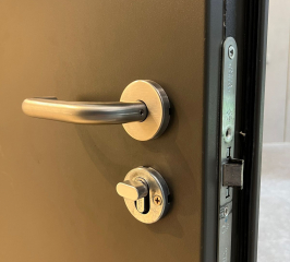 Люк-дверь без наличника под облицовку