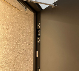 Люк-дверь без наличника под облицовку